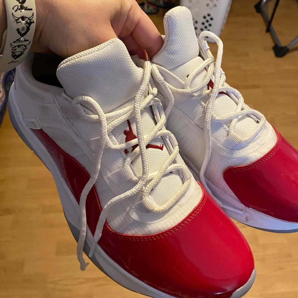 Very nice Jordan’s size 11 in mens.
